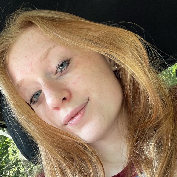 Meet your Posher, Nichole - Picture 1 of 1